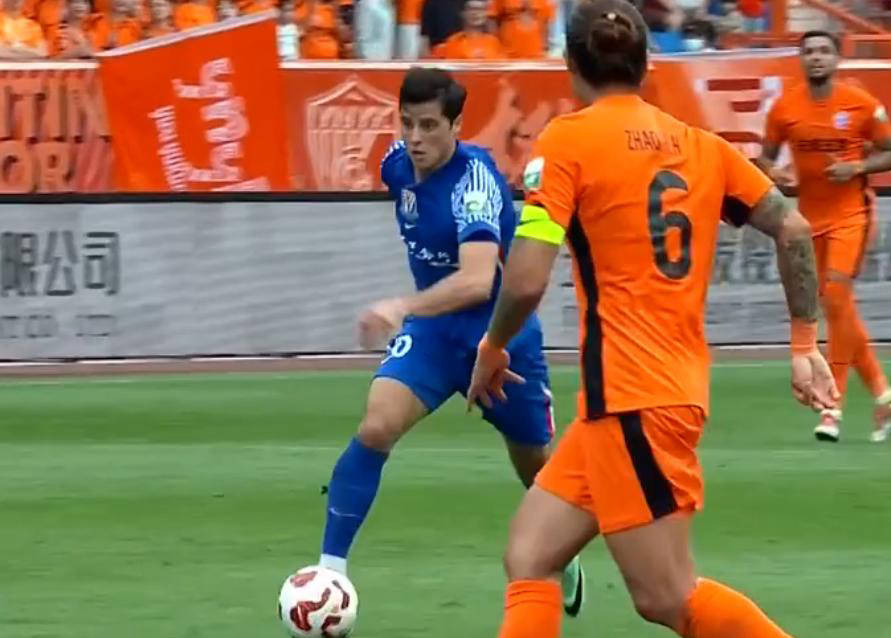 下半场伊始, 云南队外援, 挽救申花于