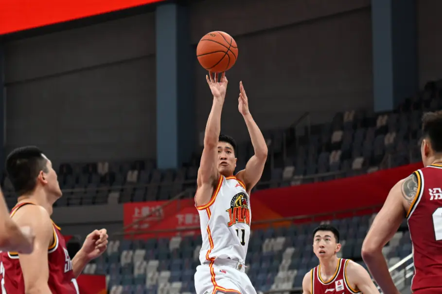 上海男篮虽, 赛季内线会