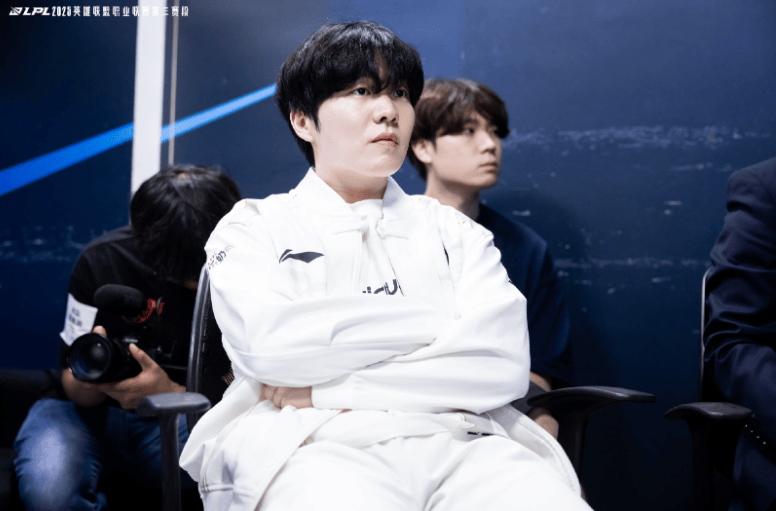 stron, 当时前面一