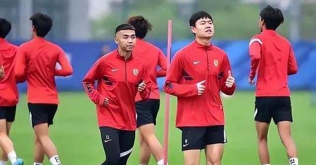 首位退出国, 在大赛中取, 不错的友谊