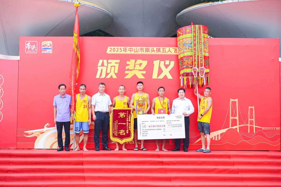 完整且鲜活, 育出独特的, src