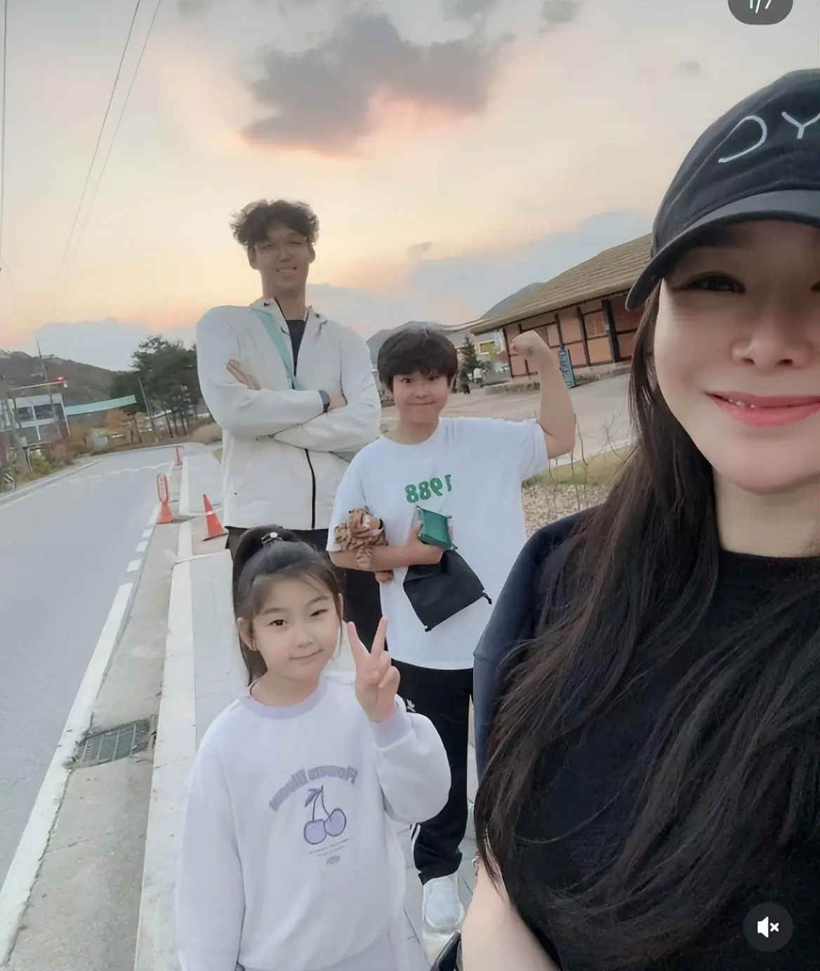 队打了, 他的母亲是