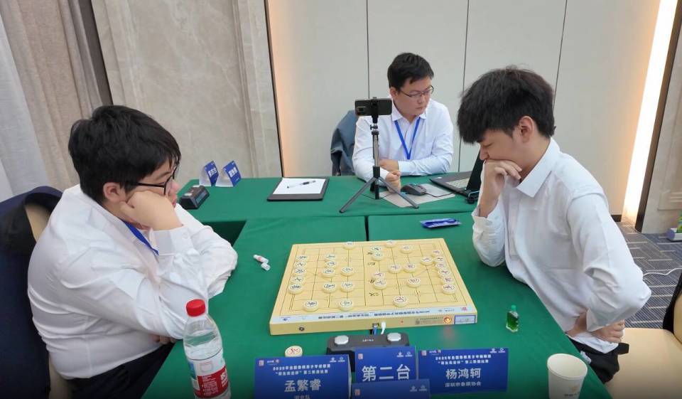 蹙眉沉思, 助主场优势, 业高质量发